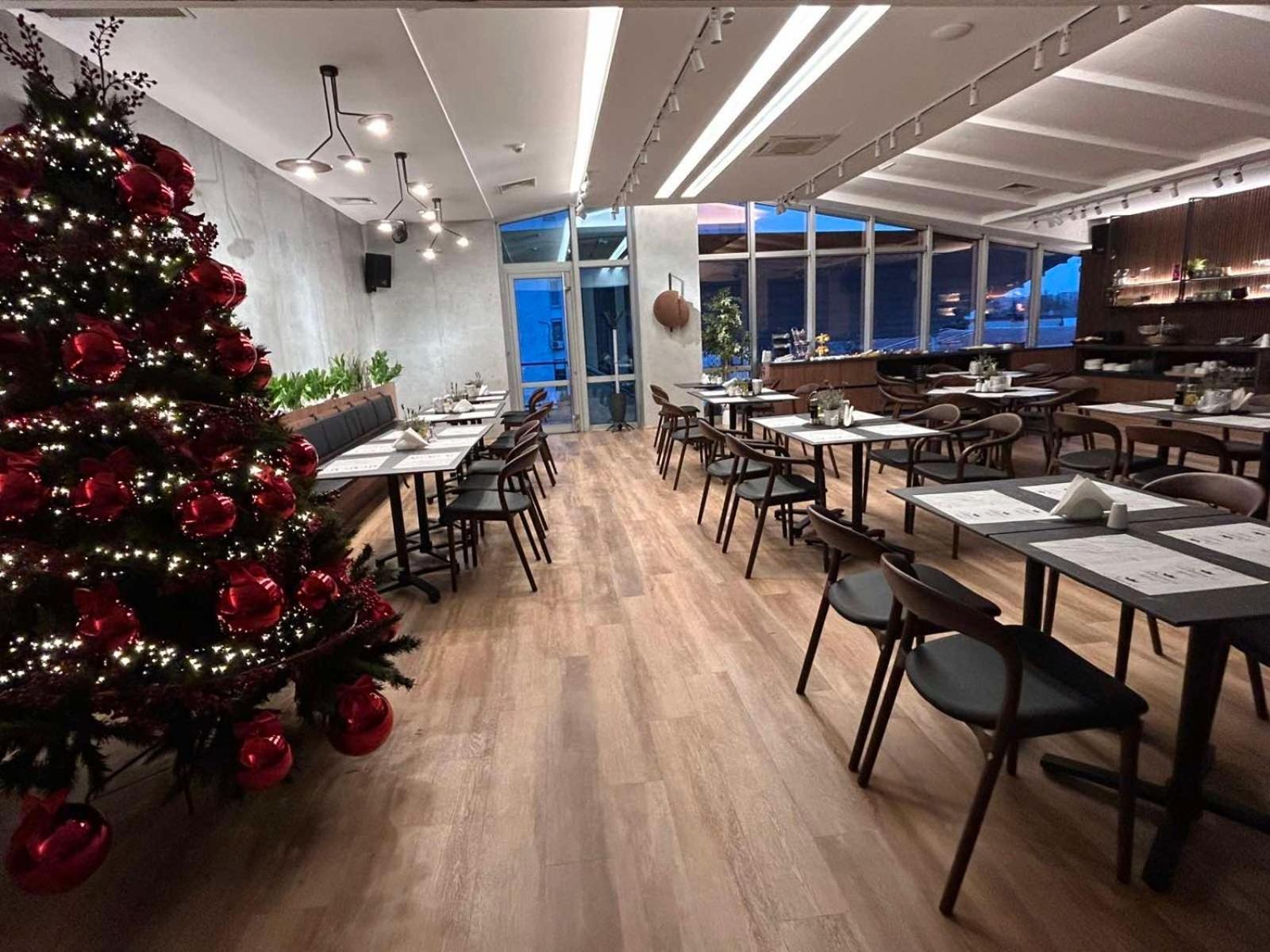 Queen'S Hotel - Zebra Centre 斯科普里 外观 照片