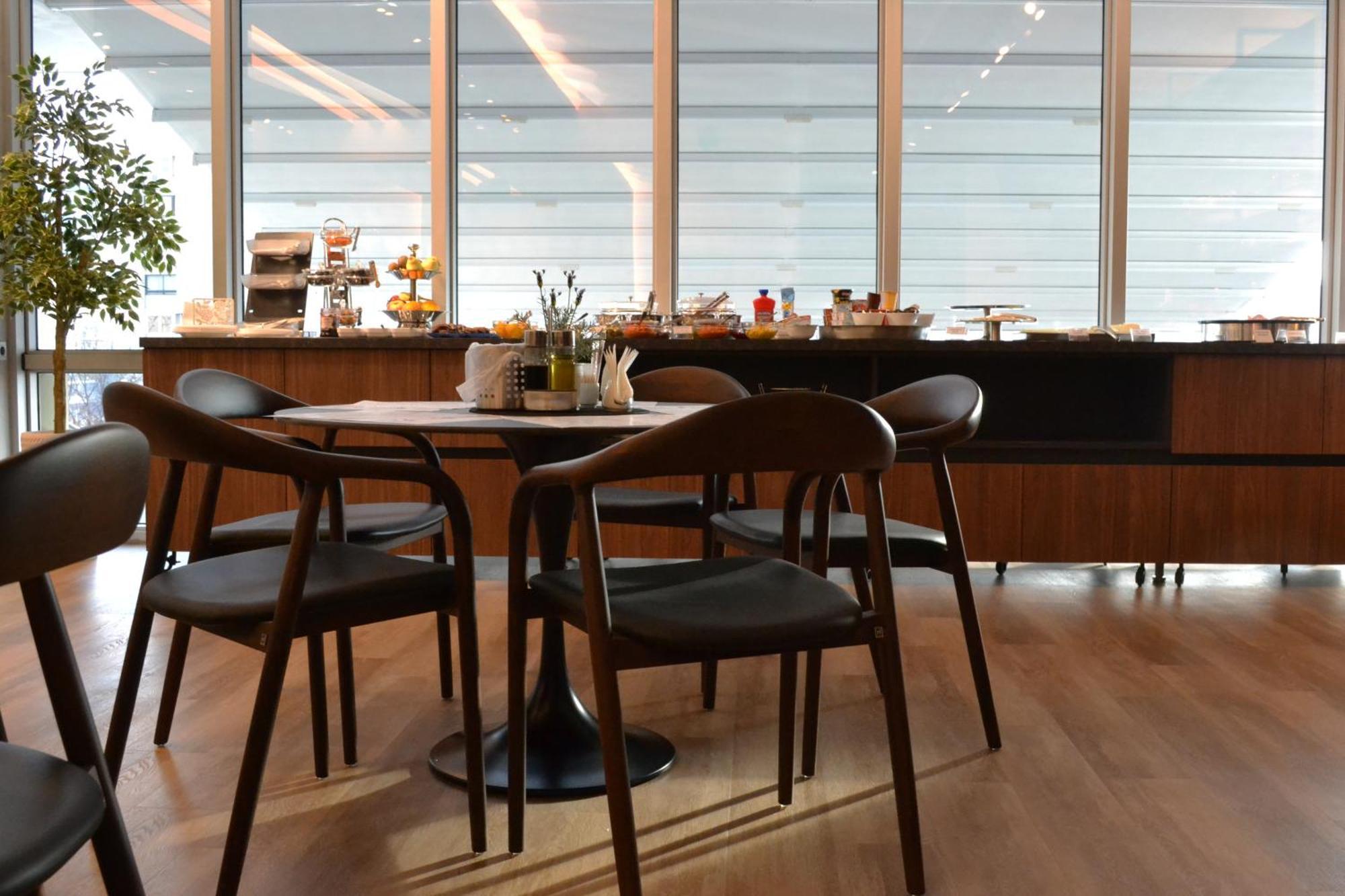 Queen'S Hotel - Zebra Centre 斯科普里 外观 照片
