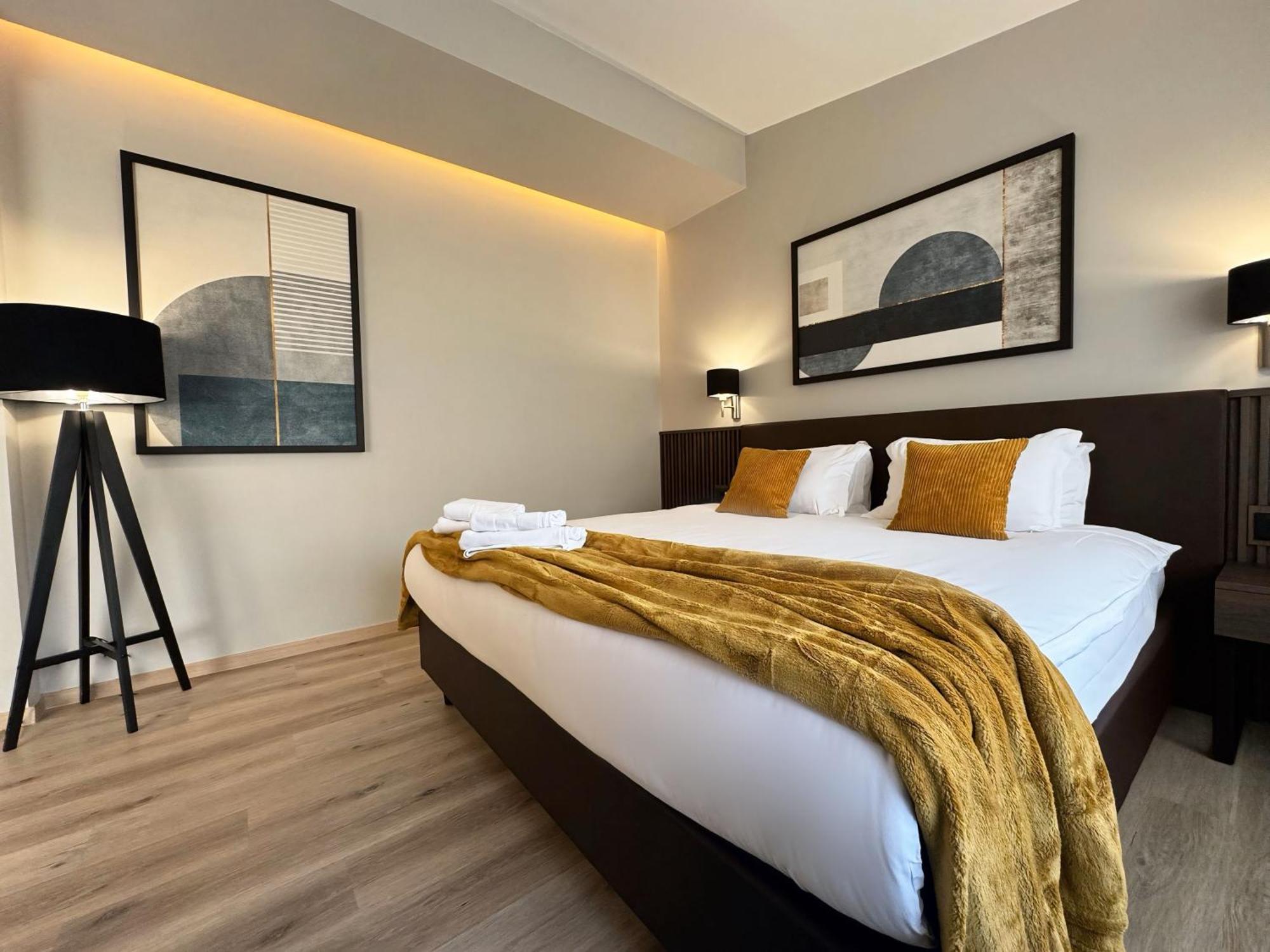 Queen'S Hotel - Zebra Centre 斯科普里 外观 照片