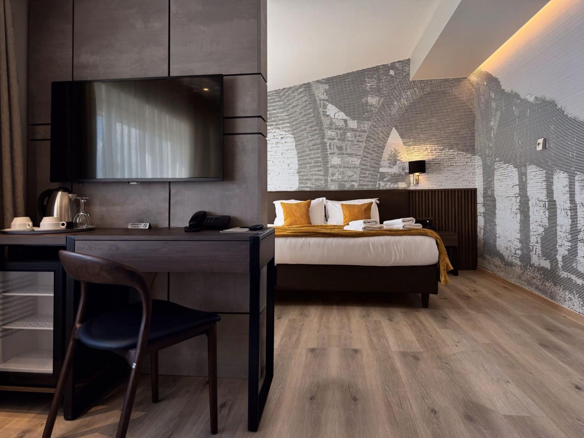 Queen'S Hotel - Zebra Centre 斯科普里 外观 照片