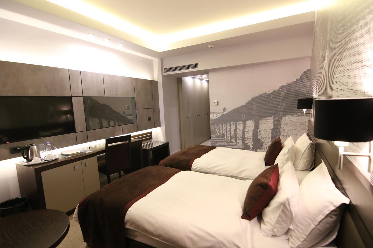 Queen'S Hotel - Zebra Centre 斯科普里 客房 照片