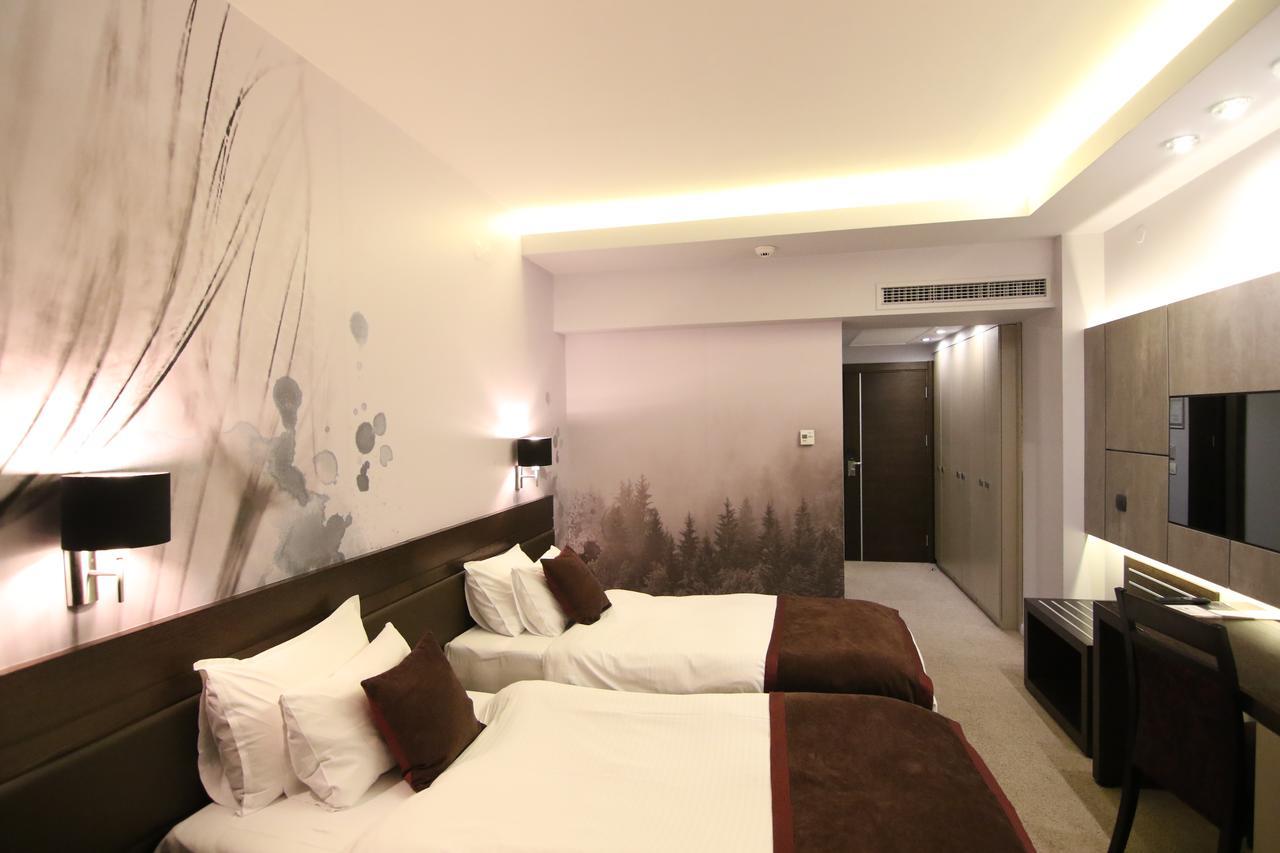 Queen'S Hotel - Zebra Centre 斯科普里 客房 照片