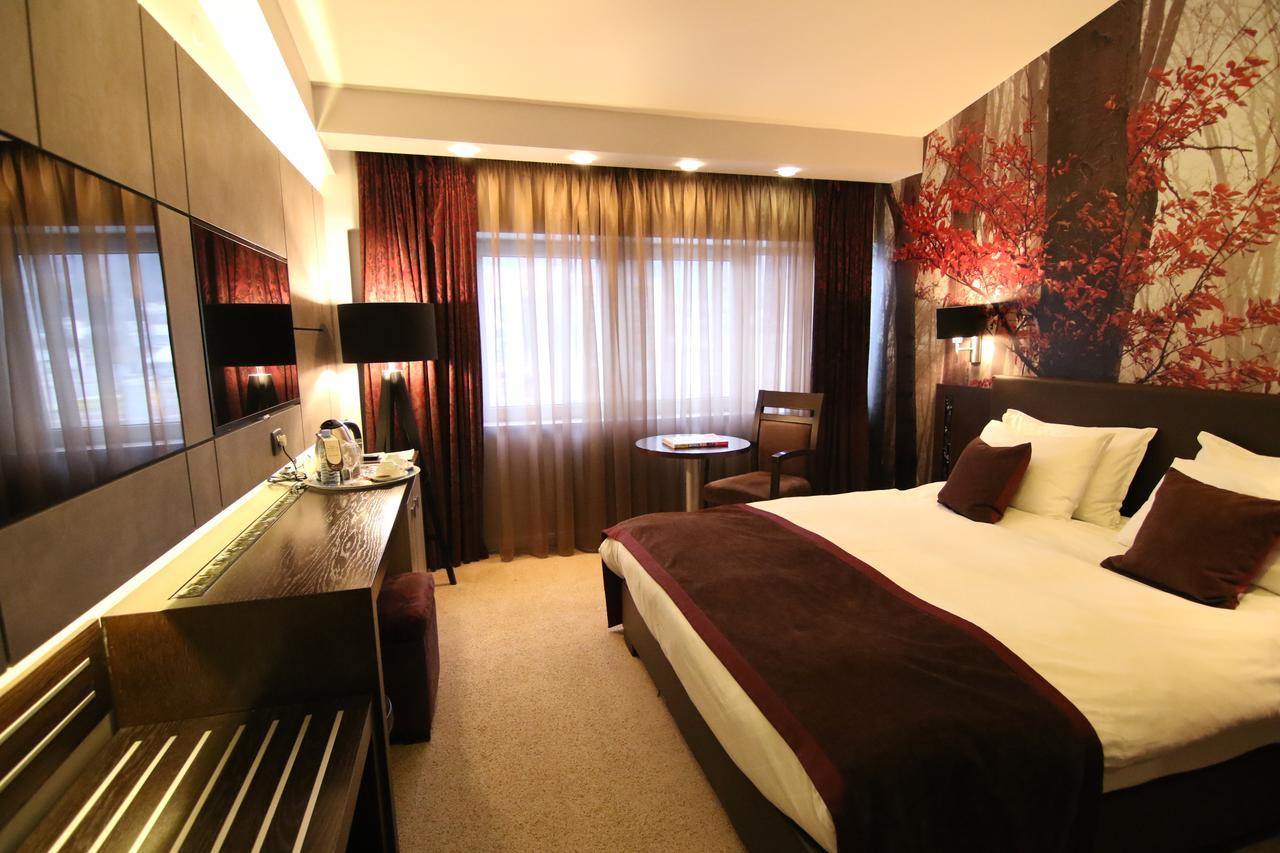 Queen'S Hotel - Zebra Centre 斯科普里 客房 照片