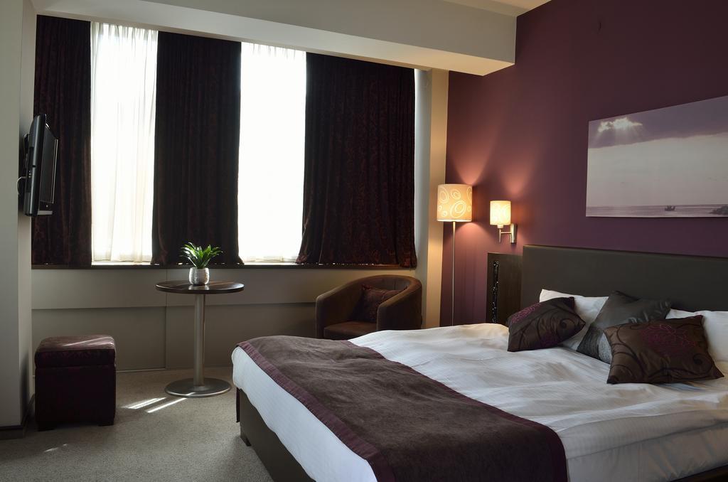 Queen'S Hotel - Zebra Centre 斯科普里 客房 照片